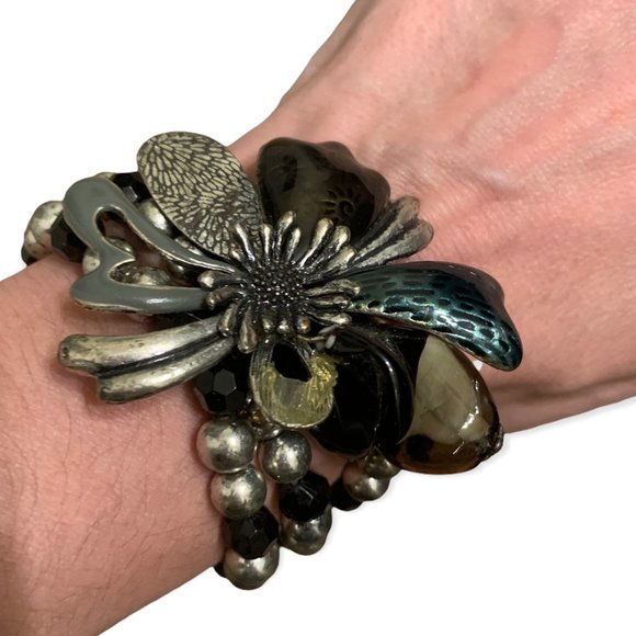 OSFA: Black & Silver Beaded Stretch Bracelet with Large Flower & Heart - Picture 1 of 11